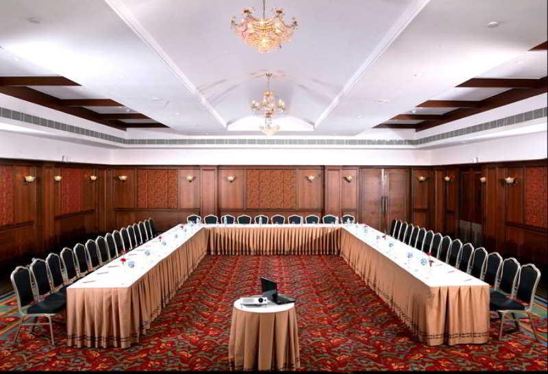 Greenpark Τσενάι Εξωτερικό φωτογραφία A meeting room at a hotel