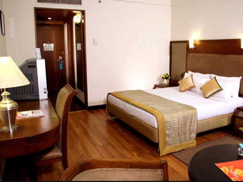 Greenpark Τσενάι Εξωτερικό φωτογραφία A room at the Imperial