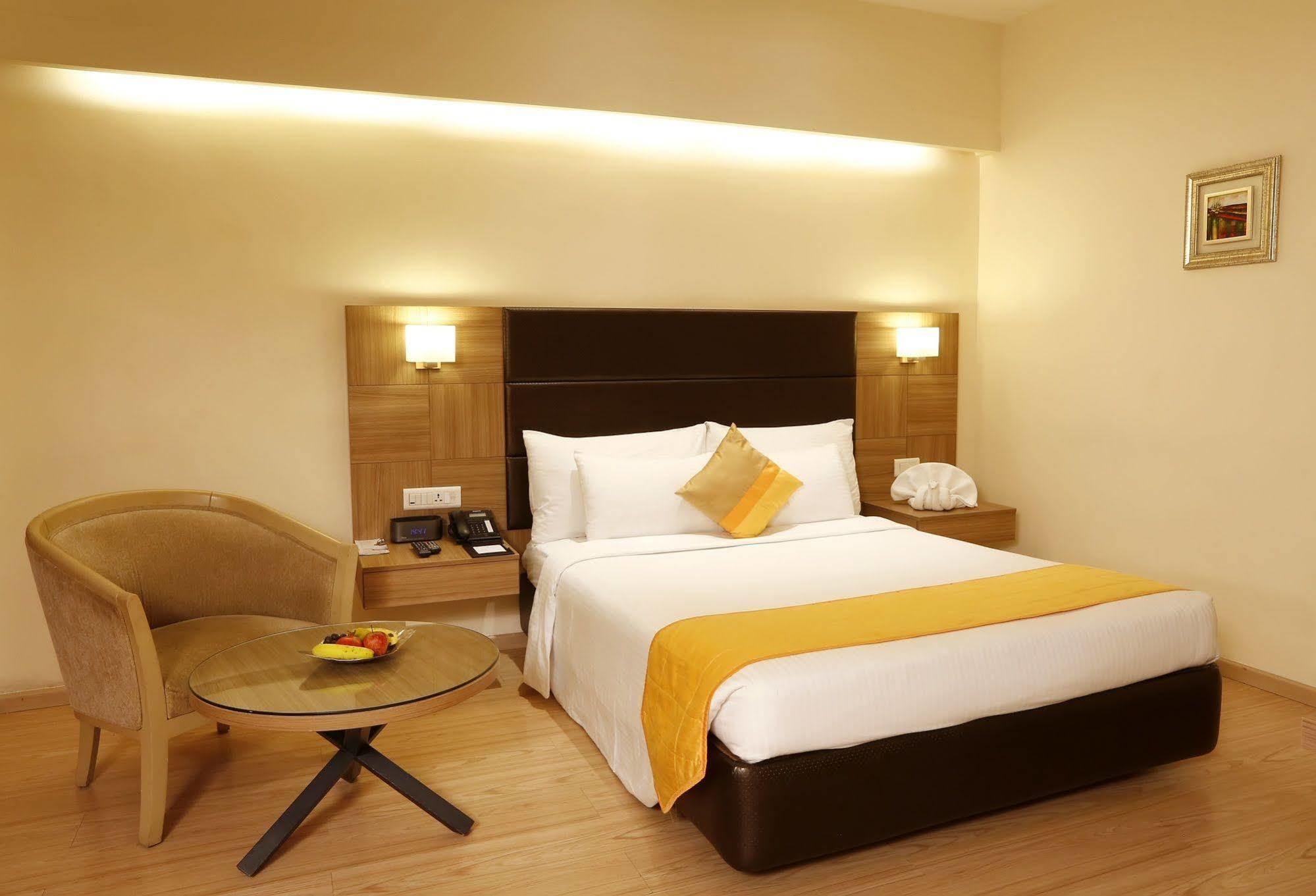 Greenpark Τσενάι Εξωτερικό φωτογραφία A room at the hotel