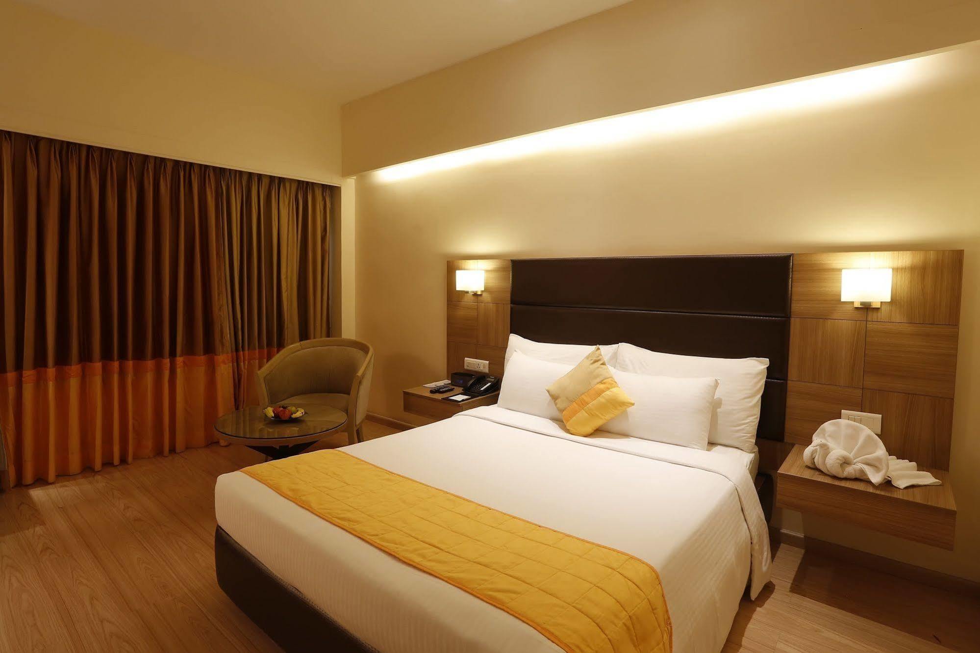 Greenpark Τσενάι Εξωτερικό φωτογραφία A room at the hotel