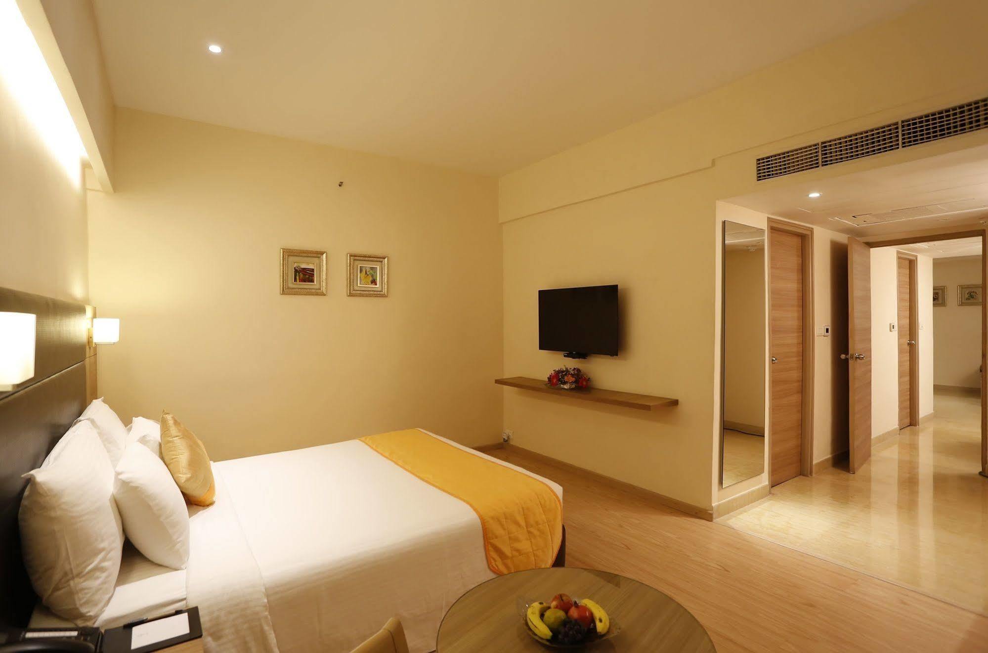Greenpark Τσενάι Εξωτερικό φωτογραφία A room at the hotel