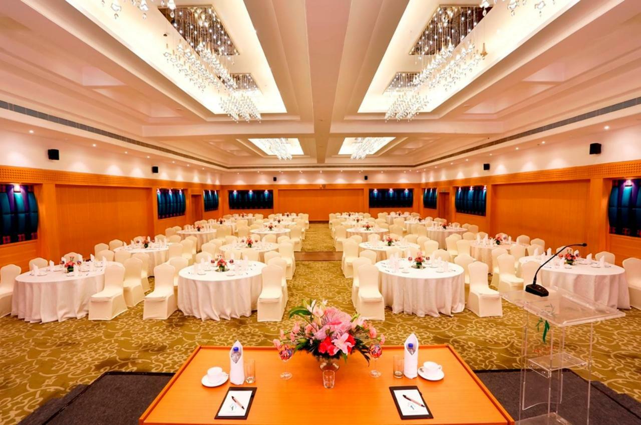 Greenpark Τσενάι Εξωτερικό φωτογραφία The Royal Hall