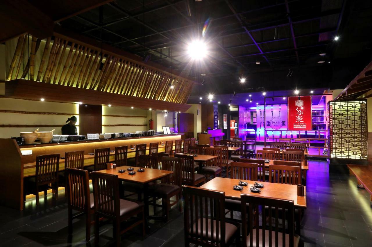 Greenpark Τσενάι Εξωτερικό φωτογραφία Interior of a restaurant in the mall